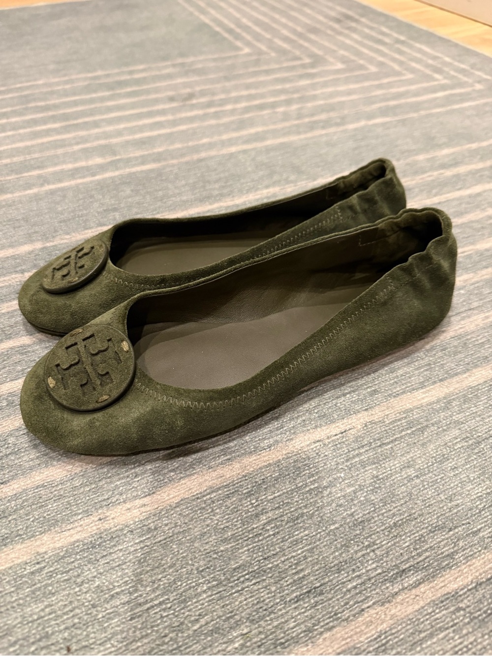 Tory Burch Minnie Green Suede Ballet Flats - Picture 4 of 6